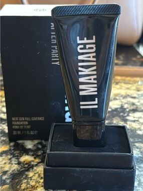 IL MAKIAGE NEW FULL COVERAGE FOUNDATION IN BOX